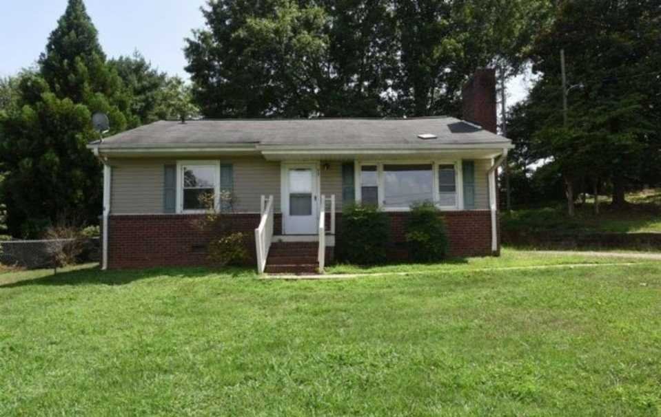 430 Pineview Dr, Pickens, SC 29671 photo 1