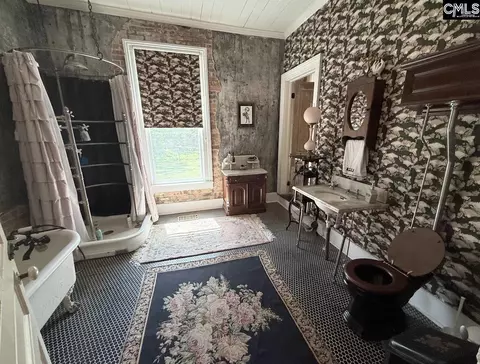 Bath - 808 Boundary St, Newberry, SC 29108 photo 1 of 5