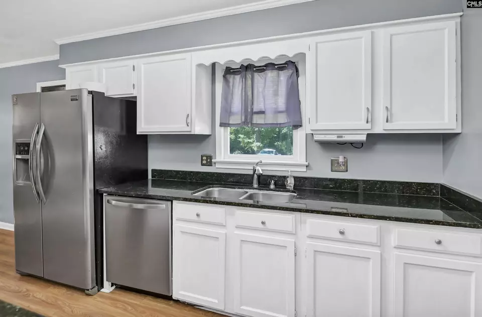 Kitchen - 2 Forest Trace Ct, Forest Acres, SC 29204 photo 2 of 3