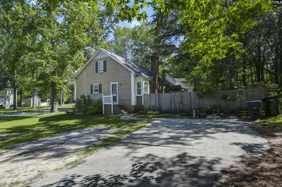 Exterior - 2 Forest Trace Ct, Forest Acres, SC 29204 photo 10 of 12