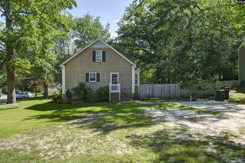 Exterior - 2 Forest Trace Ct, Forest Acres, SC 29204 photo 9 of 12