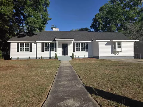 416 Thames St, Manning, SC 29102