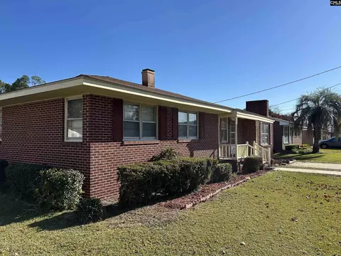 Exterior - 1411 E Harrison Ext St, Dillon, SC 29536 photo 2 of 12
