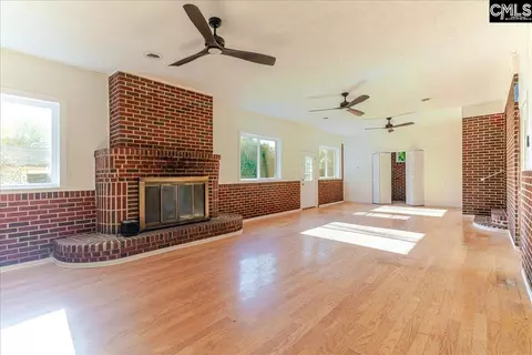Living - 6100 Springfield Rd, Williston, SC 29853 photo 5 of 7
