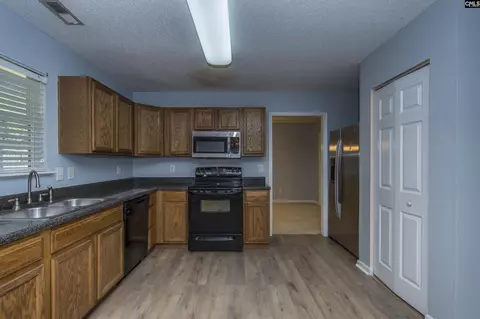 Kitchen - 392 Eagle Pointe Dr, Chapin, SC 29036 photo 2 of 3