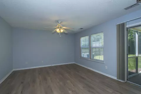 Living - 392 Eagle Pointe Dr, Chapin, SC 29036 photo 5 of 8