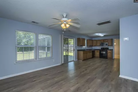 Living - 392 Eagle Pointe Dr, Chapin, SC 29036 photo 8 of 8