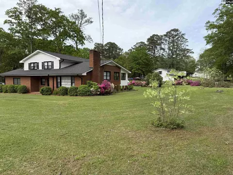 26 Hartford Heights St, Newberry, SC 29108
