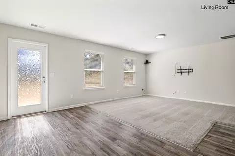 Living - 463 W Barr St, Lancaster, SC 29720 photo 2 of 3