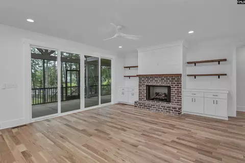 Living - 701 Peninsula Dr, Prosperity, SC 29127 photo 4 of 4