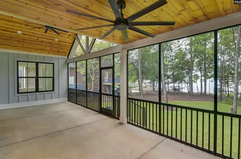 701 Peninsula Dr, Prosperity, SC 29127