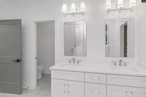 Bath - 701 Peninsula Dr, Prosperity, SC 29127 photo 6 of 10