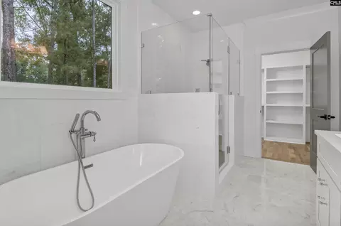 Bath - 701 Peninsula Dr, Prosperity, SC 29127 photo 2 of 10