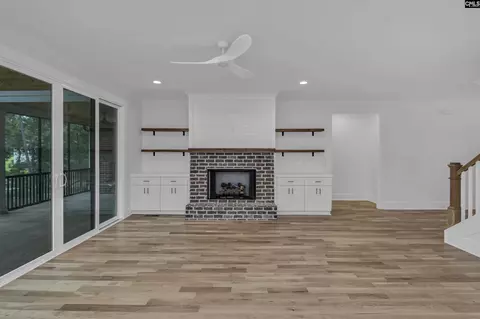 Living - 701 Peninsula Dr, Prosperity, SC 29127 photo 2 of 4