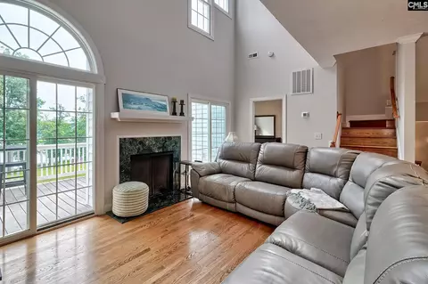 Living - 117 Peninsula Ct, Prosperity, SC 29127 photo 3 of 4