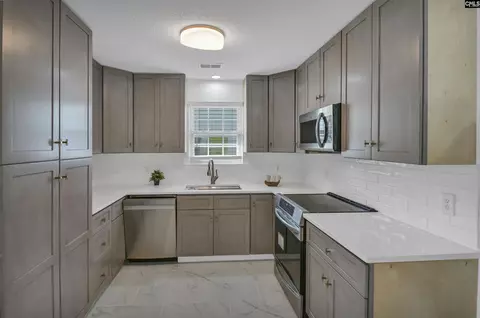 9 Twin Oaks Cir, Columbia, SC 29209