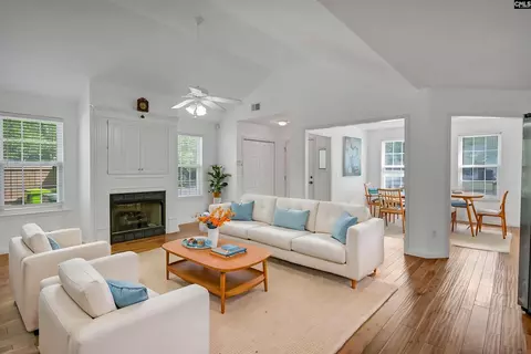 9 Twin Oaks Cir, Columbia, SC 29209