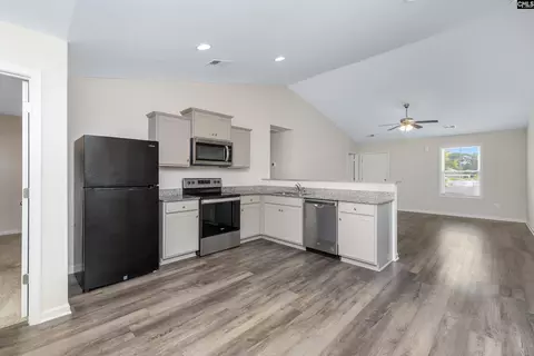 Kitchen - 2157 Still Pointe Dr, Sumter, SC 29154 photo 2 of 3