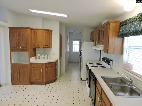 Kitchen - 72 Sunshine Pt, Prosperity, SC 29127 photo 2 of 3