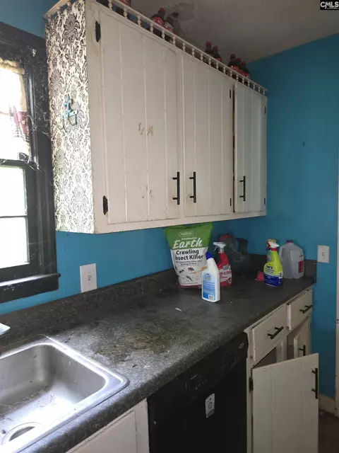 Kitchen - 2808 Old Charleston Rd, Gilbert, SC 29054 photo 4 of 7