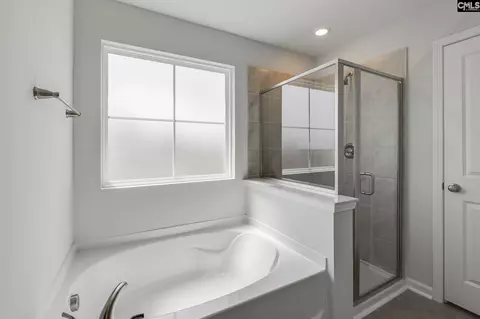 Bath - 6008 Edgemont Ct, Elgin, SC 29045 photo 2 of 3
