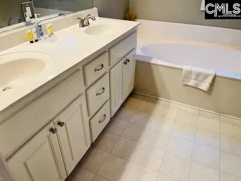 Bath - 1072 Vansant Rd, Leesville, SC 29070 photo 1 of 5