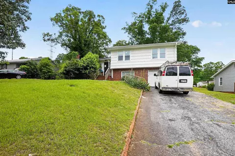 615 Pine Creek Dr, Greenville, SC 29605