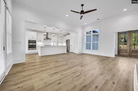 Living - 272 Breakwater Dr, Prosperity, SC 29127 photo 3 of 4