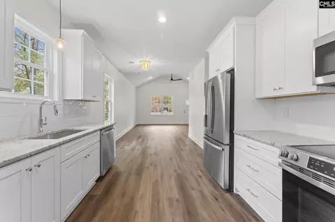 125 S East Ave, Leesville, SC 29070
