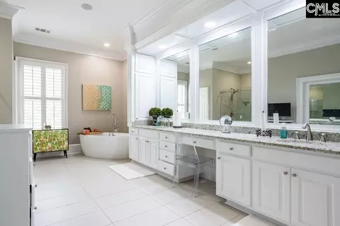 Bath - 305 Redbay Rd, Elgin, SC 29045 photo 4 of 5