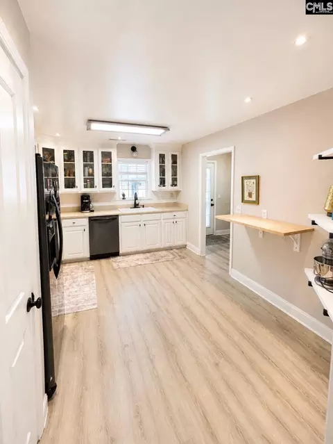 Kitchen - 3150 Oleander Dr, Sumter, SC 29154 photo 3 of 3