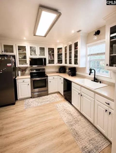 Kitchen - 3150 Oleander Dr, Sumter, SC 29154 photo 2 of 3