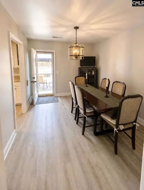 Dining - 3150 Oleander Dr, Sumter, SC 29154 photo 2 of 2