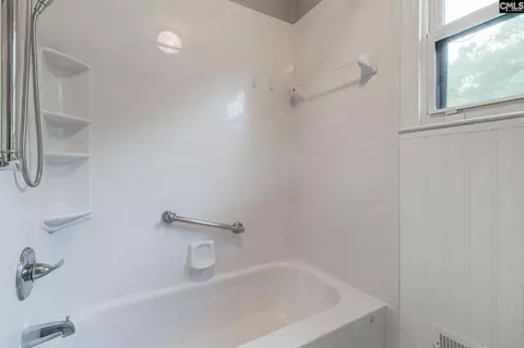 Bath - 140 Wayne Mccaw Rd, Irmo, SC 29063 photo 3 of 5
