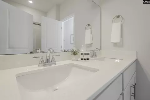 Bath - 147 Middlesex Ct, Lugoff, SC 29078 photo 2 of 10