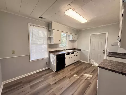 Kitchen - 5225 Two Notch Rd, Columbia, SC 29204 photo 3 of 3