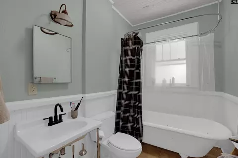 Bath - 326 Lyles St, Cayce, SC 29033 photo 3 of 3