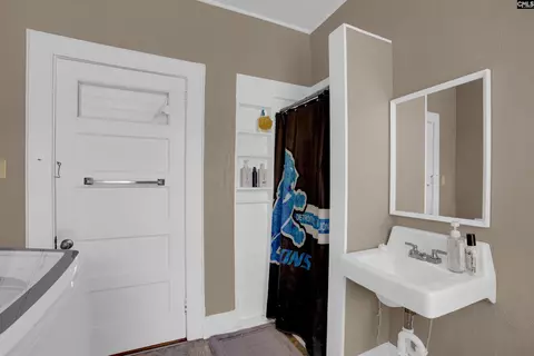 Bath - 326 Lyles St, Cayce, SC 29033 photo 1 of 3