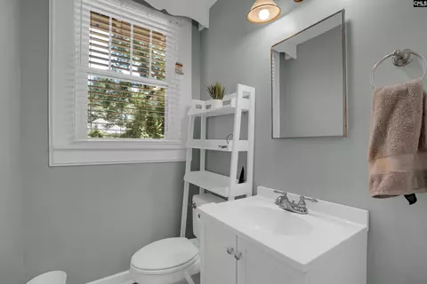 Bath - 326 Lyles St, Cayce, SC 29033 photo 2 of 3
