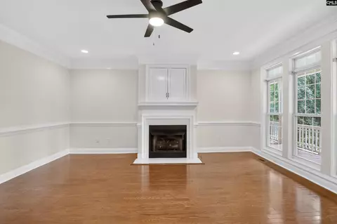 Living - 26 Sumner St, Elgin, SC 29045 photo 2 of 3
