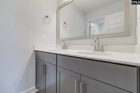 Bath - 645 Falling Leaf Ln, Chapin, SC 29036 photo 5 of 6