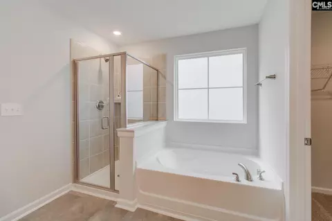Bath - 6011 Edgemont Ct, Elgin, SC 29045 photo 2 of 5