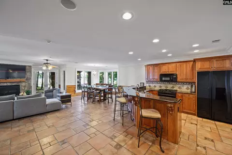 Kitchen - 165 Summer Breeze, Leesville, SC 29070 photo 8 of 10