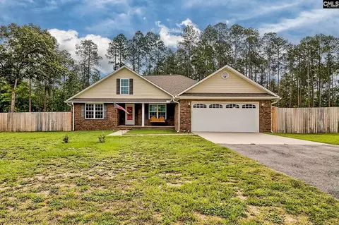 8 Foxfire Ln, Wedgefield, SC 29168