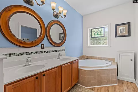 Bath - 321 Windy Rd, Gilbert, SC 29054 photo 2 of 10