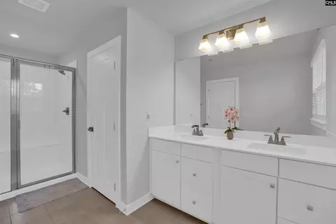 Bath - 712 Bentgrass Ct, Elgin, SC 29045 photo 2 of 4