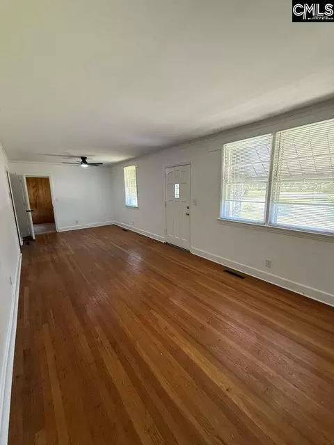 Living - 6 Emily Dr, Sumter, SC 29150 photo 2 of 2