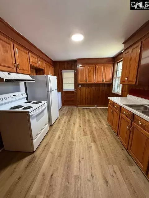 Kitchen - 6 Emily Dr, Sumter, SC 29150 photo 2 of 3