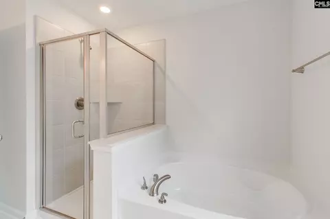 Bath - 6018 Edgemont Ct, Elgin, SC 29045 photo 2 of 3