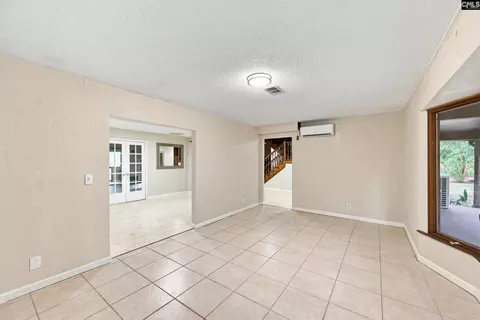 Living - 947 Ben Franklin Rd, Gilbert, SC 29054 photo 2 of 5
